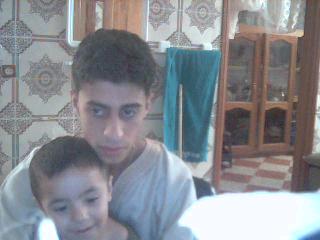yussuf avec lle petite mignon de la famille 3azoo